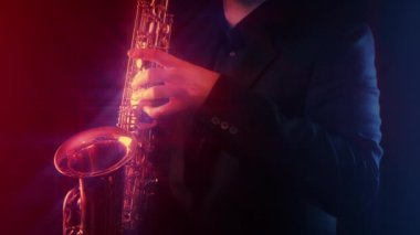 Sahne Işıklarında Saksafoncu