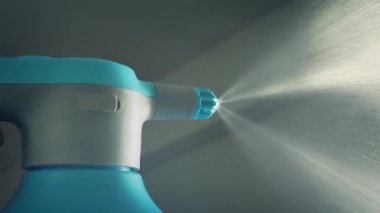 Bir Su Spreyi Kapanışı Kullanılıyor