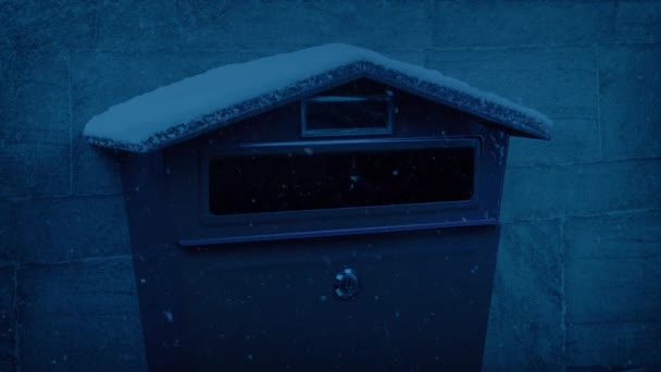 Post Brief Oder Paket Einem Verschneiten Winterabend — Stockvideo