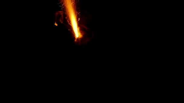 Sekering Menyala Dan Membakar Atas Hitam — Stok Video