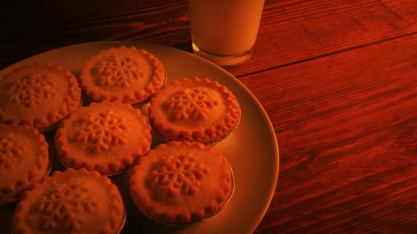 Mince Pies Glass Milk Fireplace Dalam Bahasa Inggris — Stok Video