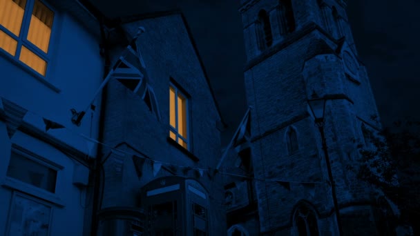 British Town Nocy Światłami Budynkach — Wideo stockowe
