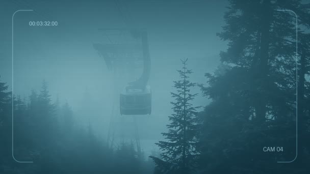 Cctv Gondola Wznosi Się Górę Misty Mountainside — Wideo stockowe