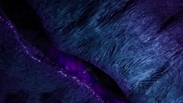 Purple Mutant Creature Opent Het Plafond — Stockvideo