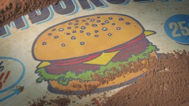 Cafe Burger Sign Gevonden Onder Bodem Het Oude Gebouw — Stockvideo