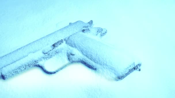 Αστυνομική Φωτογραφία Όπλο Στον Τόπο Του Εγκλήματος Χιόνι — Αρχείο Βίντεο