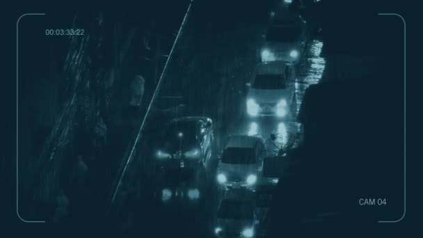 央视人员及车辆在夜间大雨中 — 图库视频影像