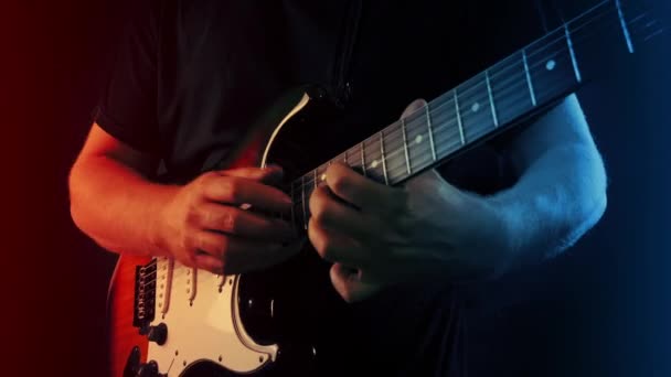 Guitarrista Finger Taps Hábil Músico Joga Palco — Vídeo de Stock