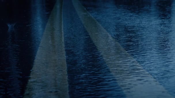 Heftiger Regen Erreicht Die Straße Spät Tag — Stockvideo