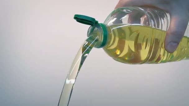 Het Gieten Van Plantaardige Olie Koken Detail Versies — Stockvideo