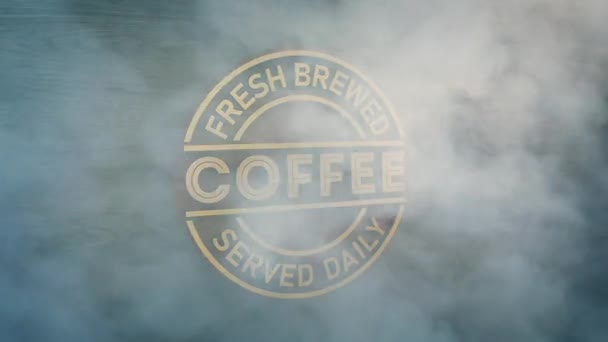 Обсмажування Кави Парою Над Вивіскою Кафе — стокове відео