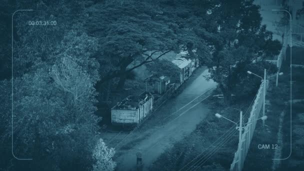 Cctv Adam Kentin Kenar Mahallelerinde Kullanılmayan Raylardan Geçiyor — Stok video