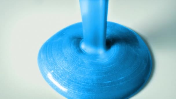 Niebieski Metaliczny Farba Pouring Zbliżenie — Wideo stockowe