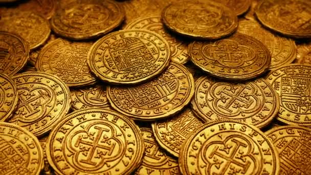 Monedas Medievales Oro Pile Moving Shot — Vídeo de stock