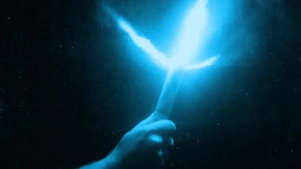 Flare Azul Ilumina Subterrâneo Empoeirado Cavern — Vídeo de Stock