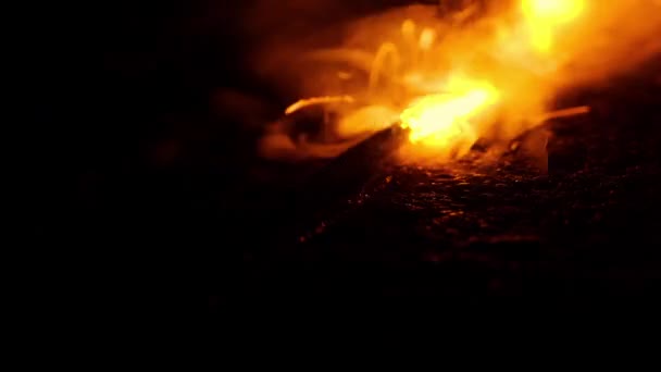 Casus Gerilim Füzyonu Gece Çekimlerinde Yanar — Stok video