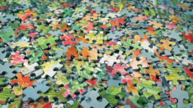 Puzzle Parçası Yığından Çıktı