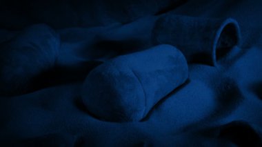 Eski Çamur Kavanozu Geceleyin Mağarada