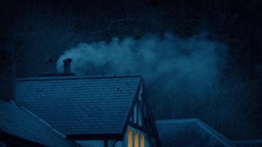 Alacakaranlıkta Kırsalda Baca İçmek