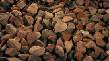 Akşamları çakıl taşları üzerinde hareket