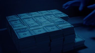 Hırsız Kasadan Para Yığını Aldı