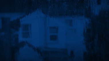 Gece Yağmurda Evlerin Penceresi Görünümü