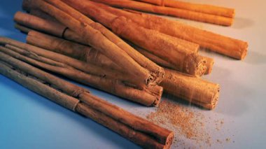 Tarçın Tozu ve Çubuk Pişirme Malzemesi