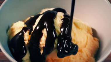 Bol malzemeli dondurma. Büyük aperatif.