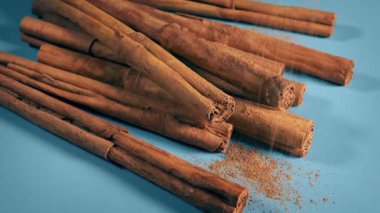 Tarçın Barutla Yapışır