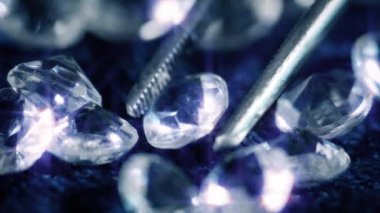 Parıldayan Elmas Kaldırıldı ve İncelendi