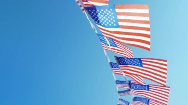 Güneşli bir günde rüzgâr hızlanır ve bayraklar sallanır