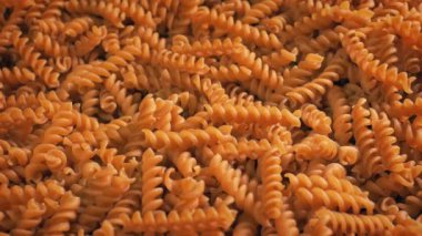 Tam Buğday Fusili Pasta Yığını Taşıma Çekimi