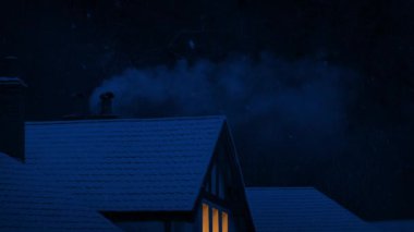 Geceleri baca karla kaplı evde sigara içiyor.