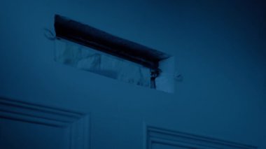 Karanlıktaki Kapıdan Postalanmış Mektuplar