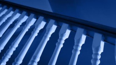 Geceleyin Merdiven Işığı Vuruyor