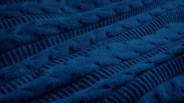 Koyu Detaylı Yünlü Atlayan