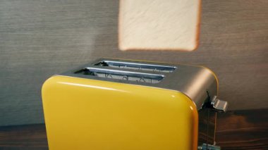 Beyaz ekmek tost makinesine konur