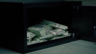 Polis Kasayı Açtı ve Fotoğraf Parası İçerde