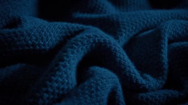 Örülmüş Yünlü Battaniye Karanlıkta