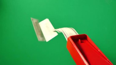 Para Tabancası Banknotları Yeşil Ekran 4 Çekim Anahtarla Ateş Etti