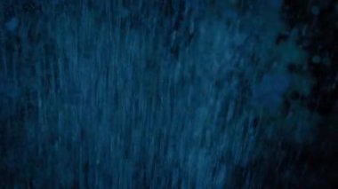 Akşam Vakti Kapanışında Bahçede Fıskiye