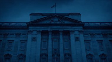 Akşamları Buckingham Sarayı