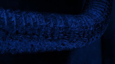 Karanlıkta Boru Kanalından Geçmek