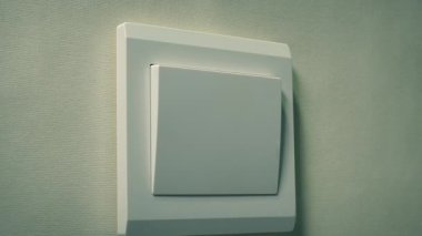 Açılıp Kapatılıyor veya Kapatılıyor