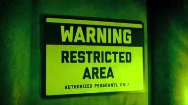 Parlayan Işık Yasak Alanında Uyarı İşareti