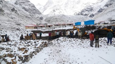 Rudraprayag, Uttarakhand, Hindistan, 12 Aralık 2014, Kedarnath aşırı kış ve kar yağışı felaketinin ardından yeniden yapılanma. Hükümet Kedarnath tapınağı bölgesi için bir yeniden yapılanma planı hazırladı.