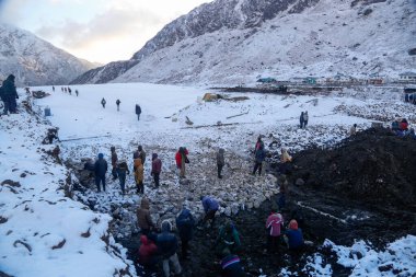 Rudraprayag, Uttarakhand, Hindistan, 12 Aralık 2014, Kedarnath aşırı kış ve kar yağışı felaketinin ardından yeniden yapılanma. Hükümet Kedarnath tapınağı bölgesi için bir yeniden yapılanma planı hazırladı.