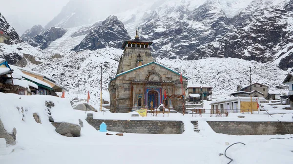 冬季的凯达那塔神庙和乌塔拉汉德的雪 凯达那塔寺庙是一座献给湿婆的印度教寺庙 位于Mandakini河附近的Garhwal喜马拉雅山脉 — 图库照片