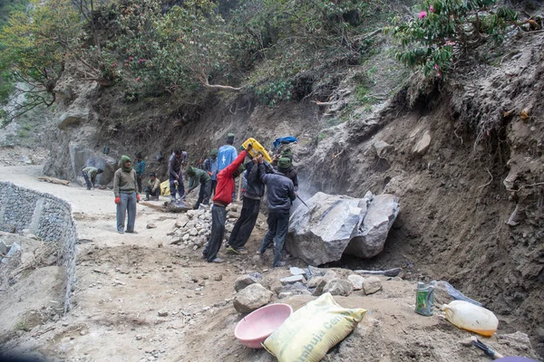 Rudarprayag Uttarakhand India May 2014 Kedarnath Project Laborer Reconstructing Path — стоковое фото