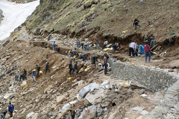 stock image Rudarprayag, Uttarakhand, India, May 03 2014, Laborer rebuilding pathway damaged in Kedarnath disaster. Kedarnath was devastated on June 2013 due to landslides and flash floods that killed more than